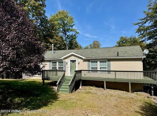 1008 Sunset Ct, Lake Ariel, PA 18436
