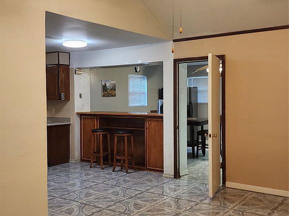 4th image of 11015 Fleming Dr