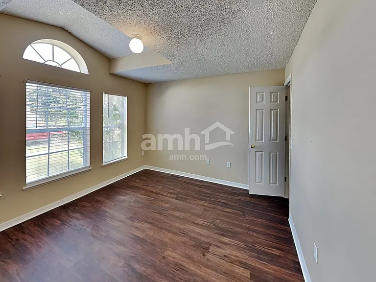 2032 Corner Glen Dr — Photo 16