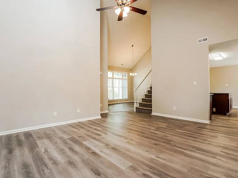 1011 Laurens Way — Photo 5