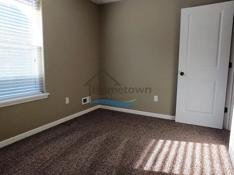 908 E Davis Ave — Photo 15