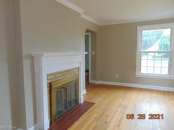3rd image of 309 E 214th St