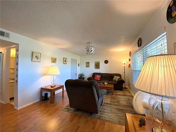 5th image of 1018 Plantation Dr APT A20