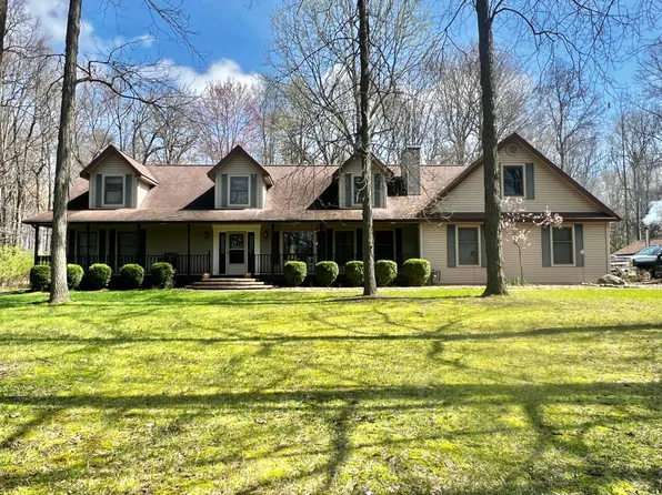 1401 Meadow Ln, Hillsdale, MI 49242