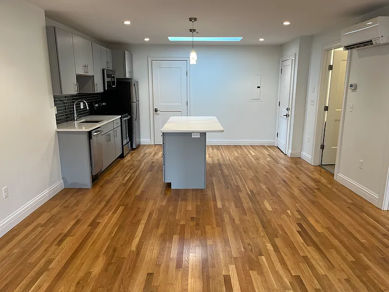 166 Newbury St #4R — Photo 5
