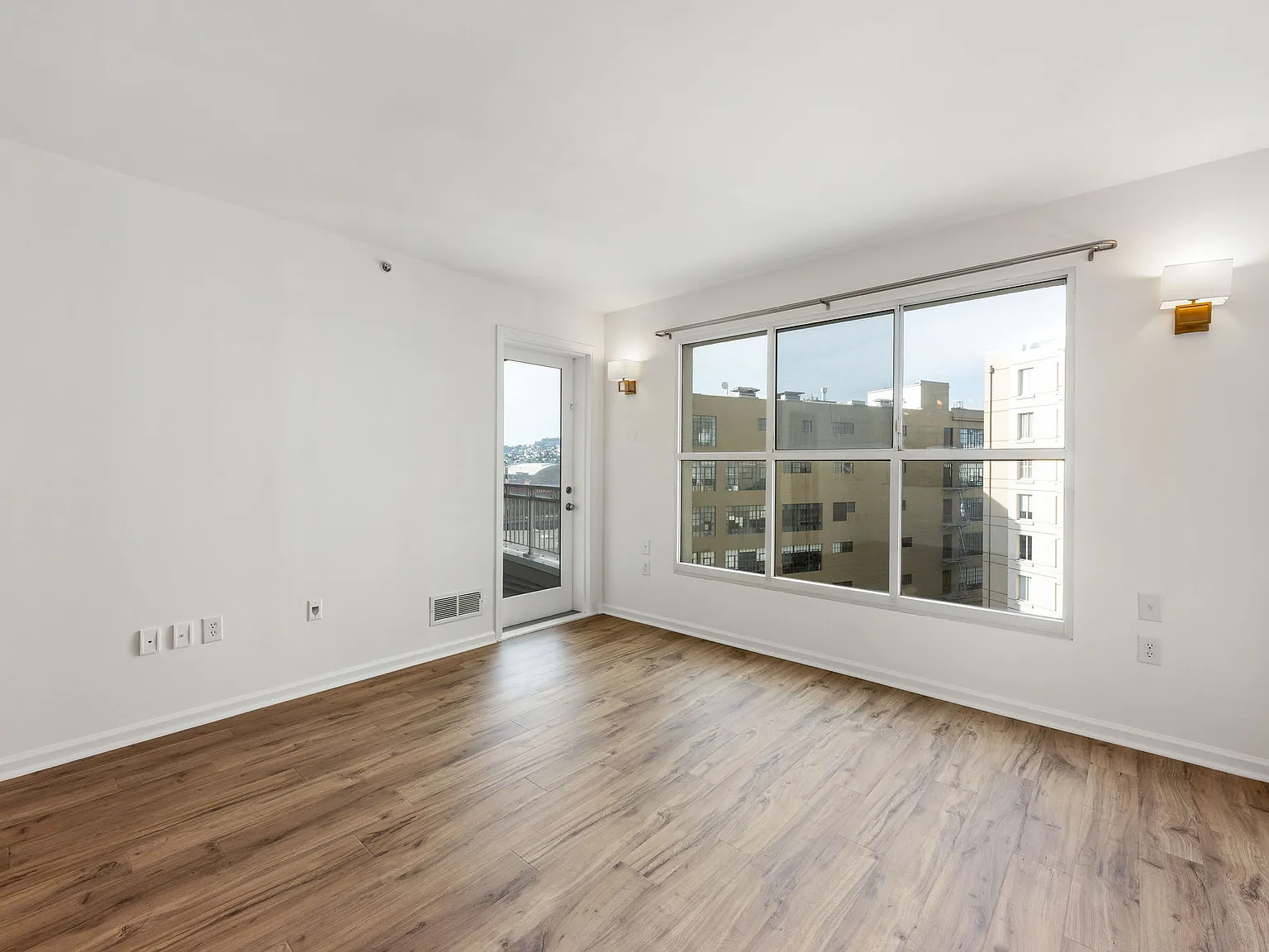 140 South Van Ness Avenue, #910 - 1 — Photo 3