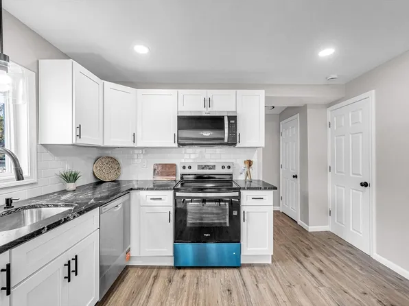196 Massasoit St, Springfield, MA 01107