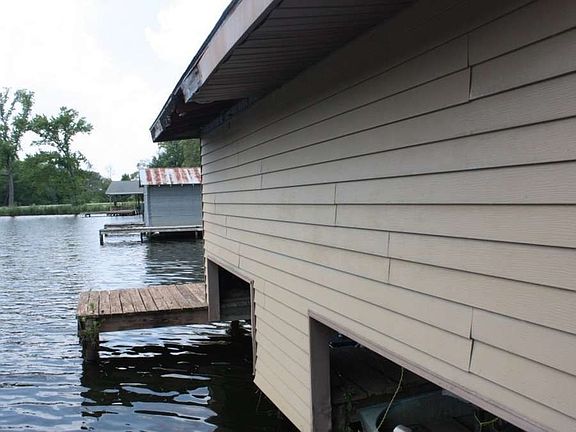 "Boathouse with 2 Stalls also offers private Fishing from the pier"