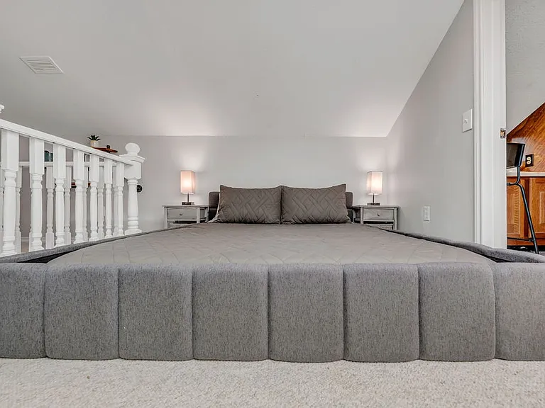 2240 Lawndale Dr — Photo 33