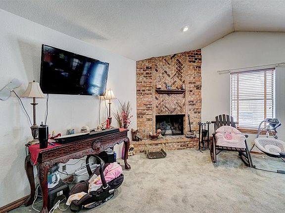 5th image of 2104 Oak Forest Dr