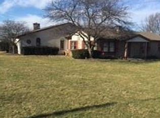 15247 Bay Rd, Wapakoneta, OH 45895