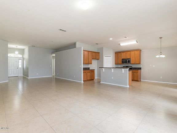 4th image of 417 Fort Drum Ct