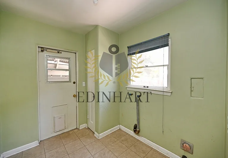 145 E University Ave — Photo 25