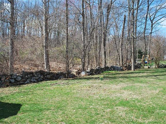 5th image of 6 Mayflower Dr