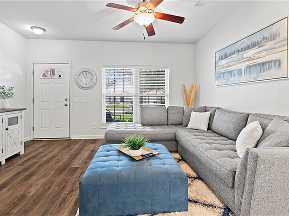 2nd image of 236 Fountains Park Blvd