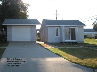 909 L St, Auburn, NE 68305