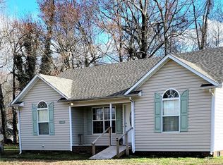 1906 Lake Rd, Thomasville, NC 27360