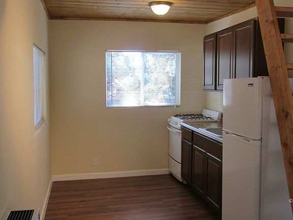 2nd image of 25065 Laurel Dr #11