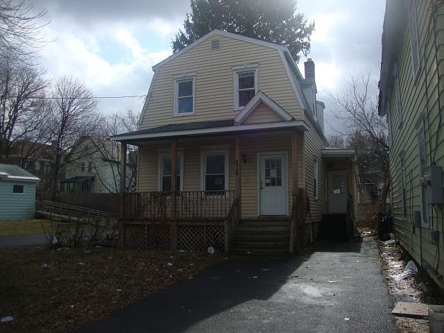 2nd image of 216 Beecher St