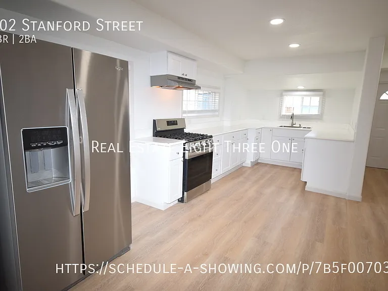 202 Stanford St — Photo 2