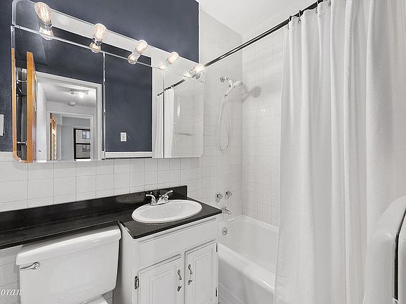 4th image of 305 E 40th St #14H