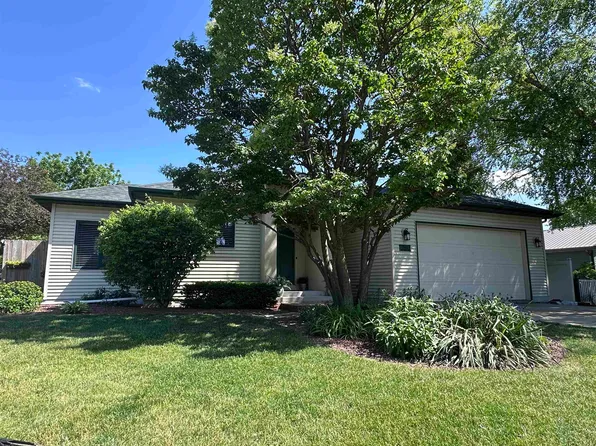 2426 N Sumac Dr, Janesville, WI 53545