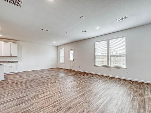 5th image of 1048 Greenshank Dr