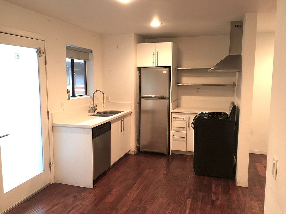 1st image of 2117 Clinton St APT 205