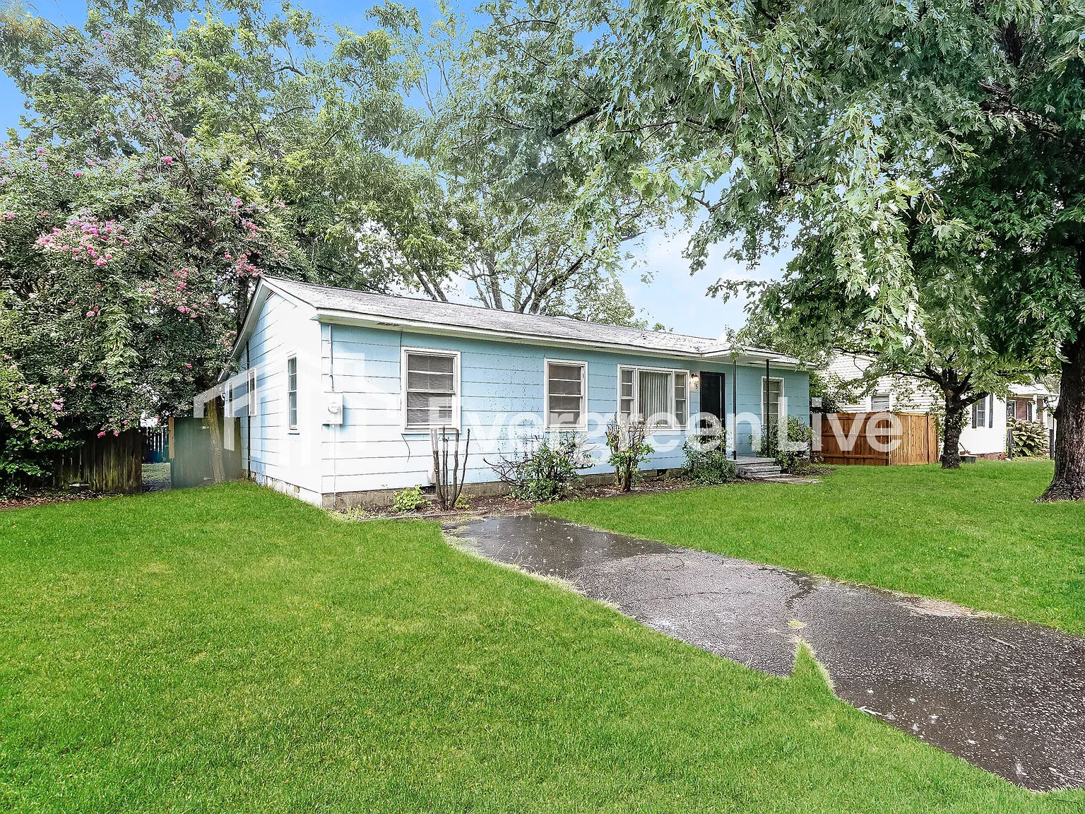 3 bed, 1.0 bath, 1200 sqft, $1,045 — Photo 2