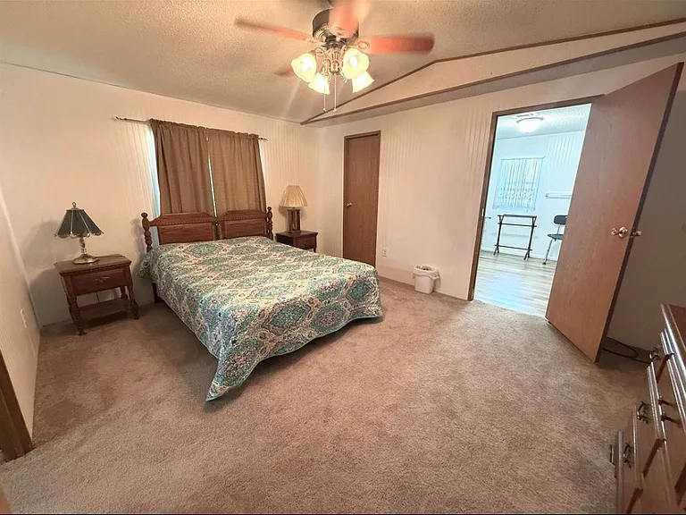 6044 Perry Ln — Photo 4