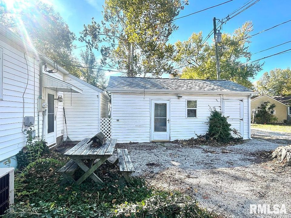 1314 S Pine St, Centralia, IL 62801 Zillow