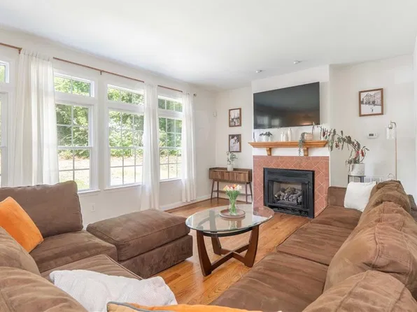 833 E Country Club Rd, Mount Airy, NC 27030