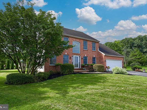 3rd image of 102 Stone Hedge Ct #L-0003