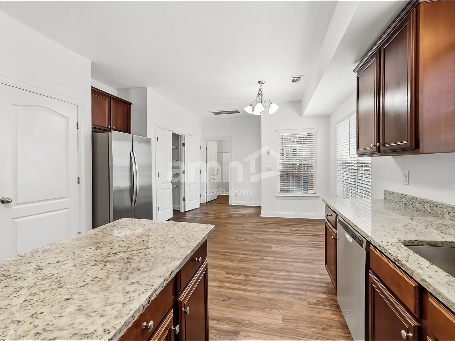 3 bed, 3.5 bath, 1700 sqft, $2,575 — Photo 4