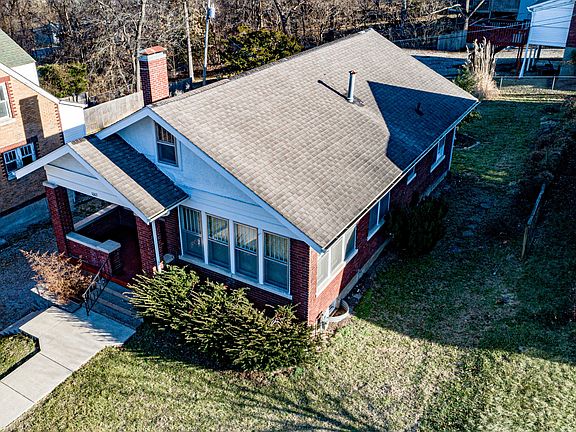 3rd image of 1003 Moreau Dr