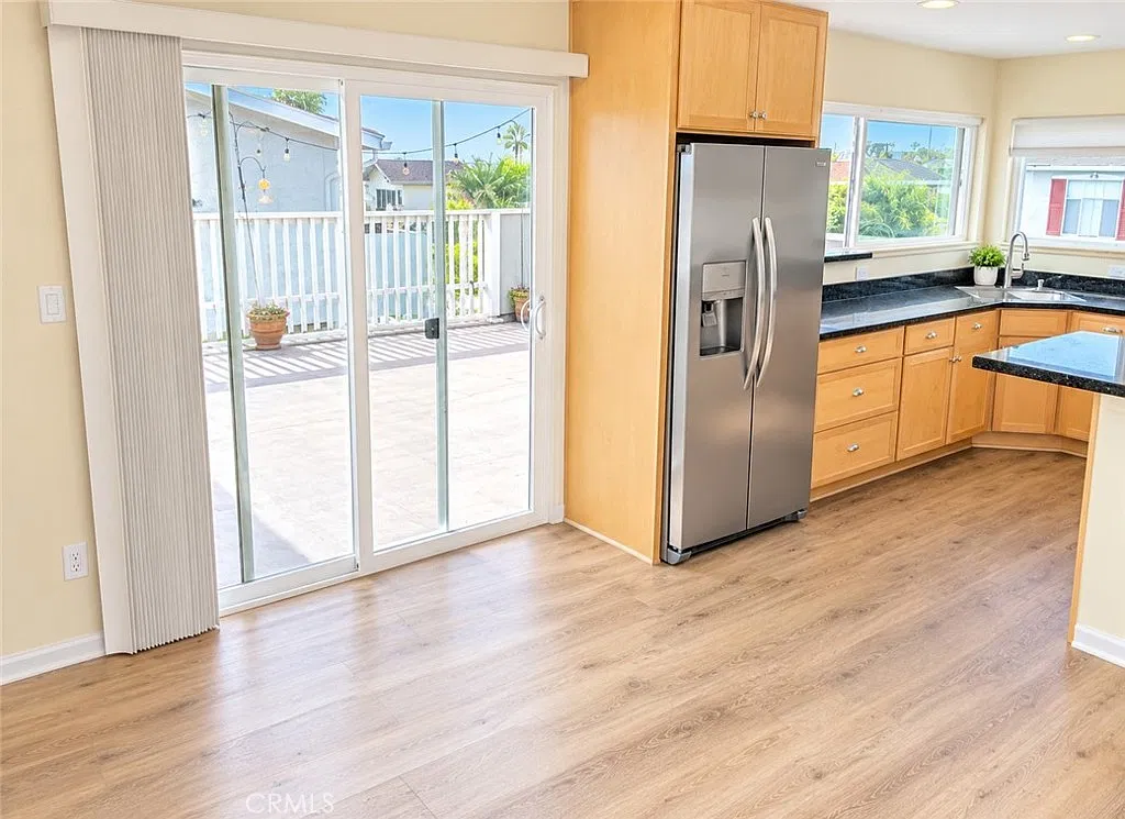 2 bed, 1200 sqft, $4,495 — Photo 3