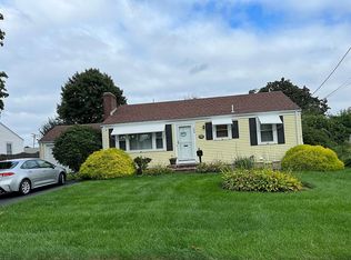 156 Plantation Dr, Cranston, RI 02920
