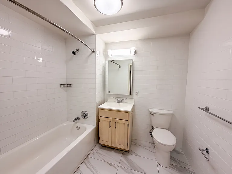 645 Gates Ave #2 — Photo 5