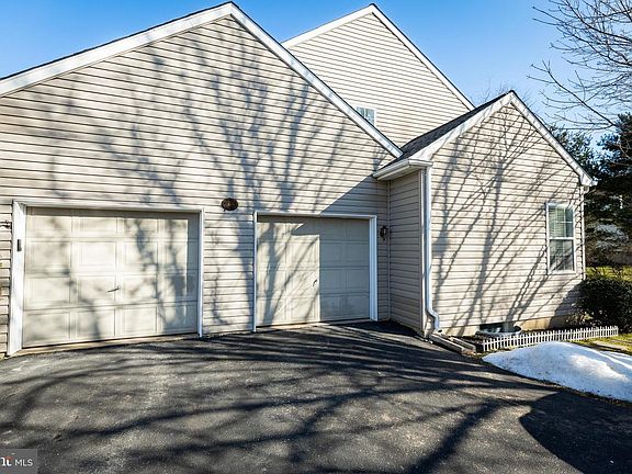 4th image of 8 Salina Ct