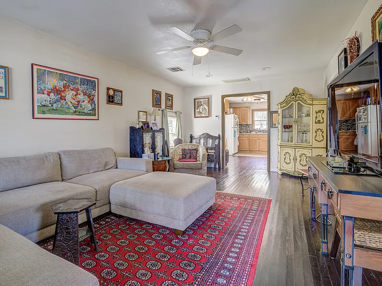 913 E Comanche St — Photo 14