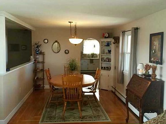 2nd image of 23 Parker St