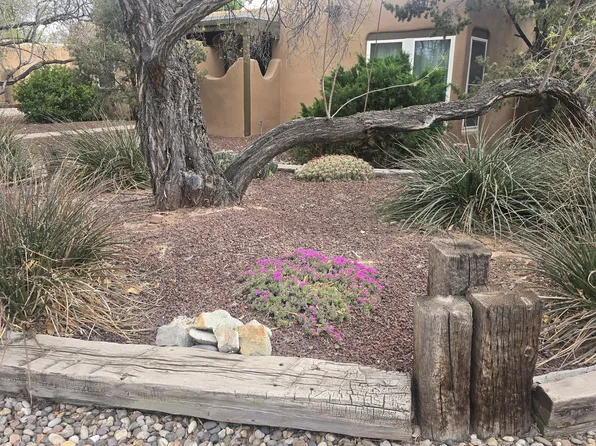 1328 Camino Amparo NW, Albuquerque, NM 87107