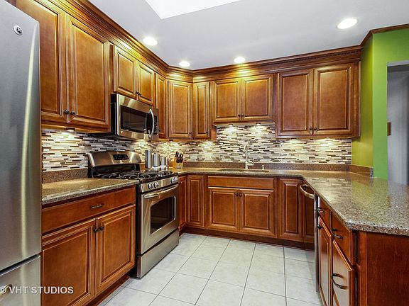 3rd image of 7631 W 157th St
