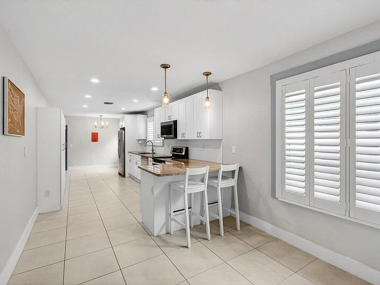 227 N M St — Photo 9