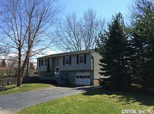 101 Cottage Grove Dr, Minoa, NY 13116