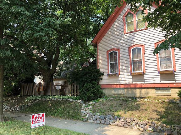 4th image of 132 E Brown St