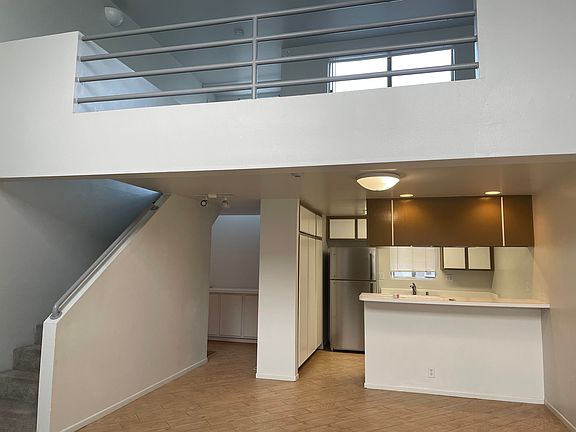 4th image of 712 9th St #E