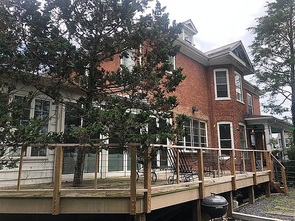 5th image of 267 Franklin St