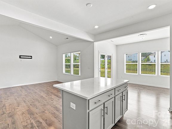 2nd image of 2502 Waverly Dr