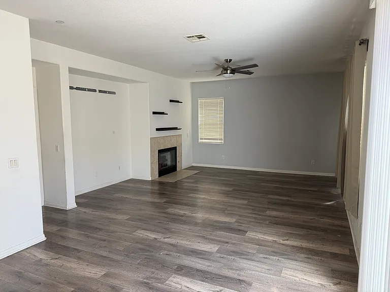 4588 Vincent Way — Photo 2